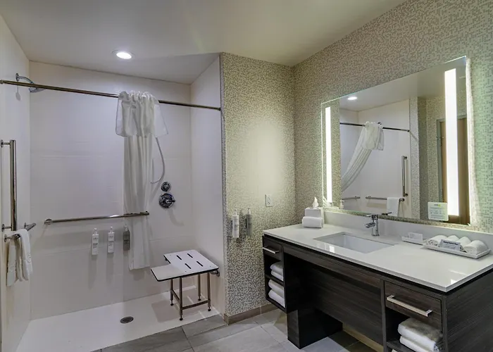 Отель Home2 By Hilton Chicago