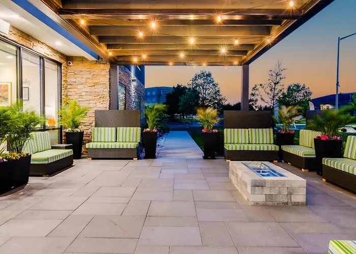 Отель Home2 By Hilton Chicago